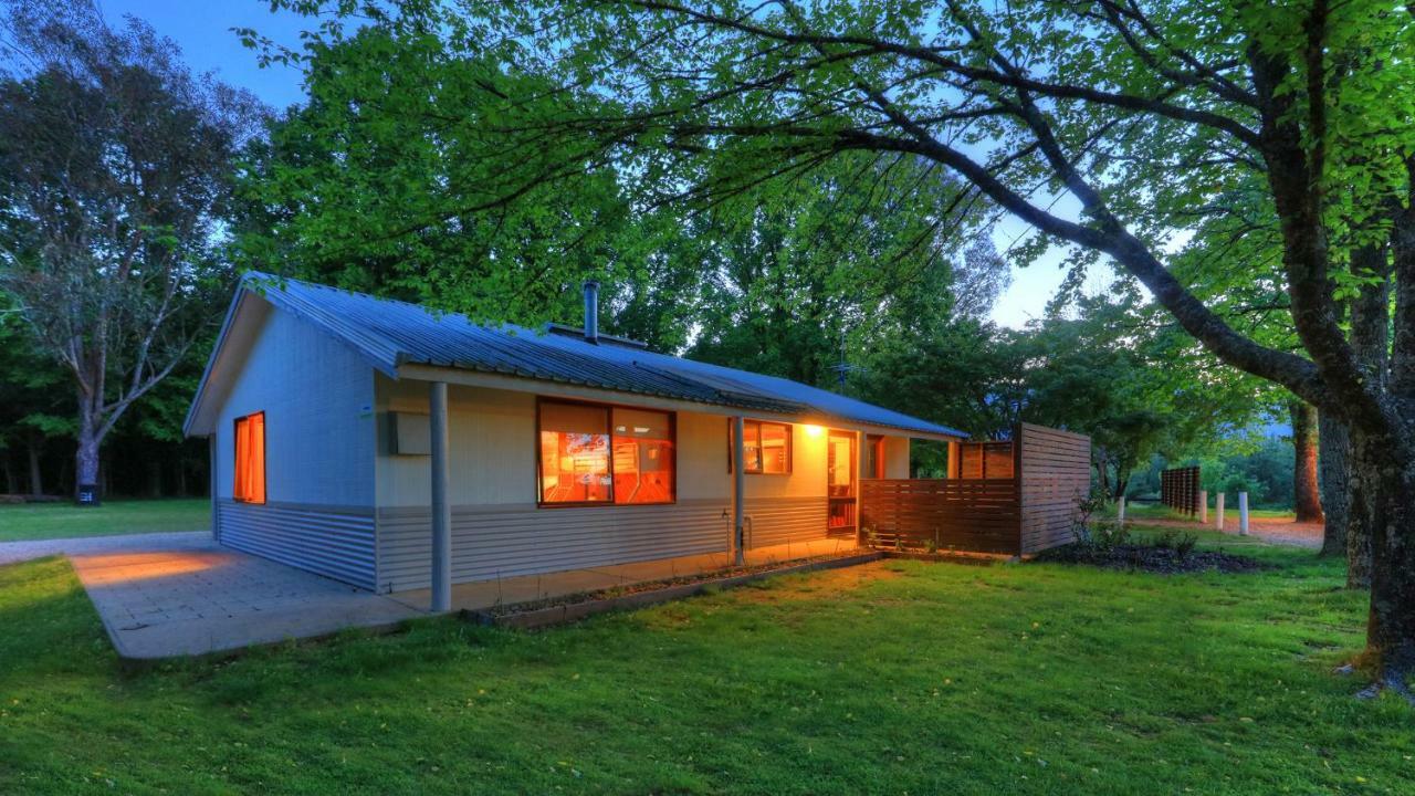 Big4 Porepunkah Holiday Park Bright Room photo